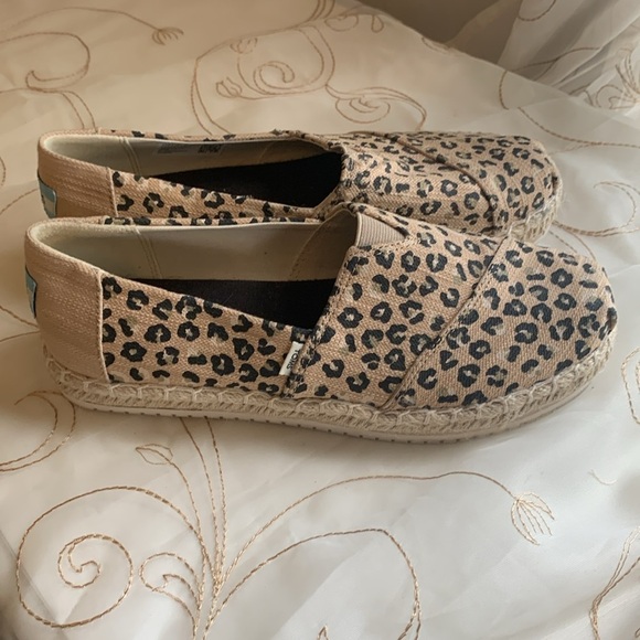 TOMS  Alpargate Rope Platform Cheetah Espadrille Size 6 1/2 - Picture 3 of 7